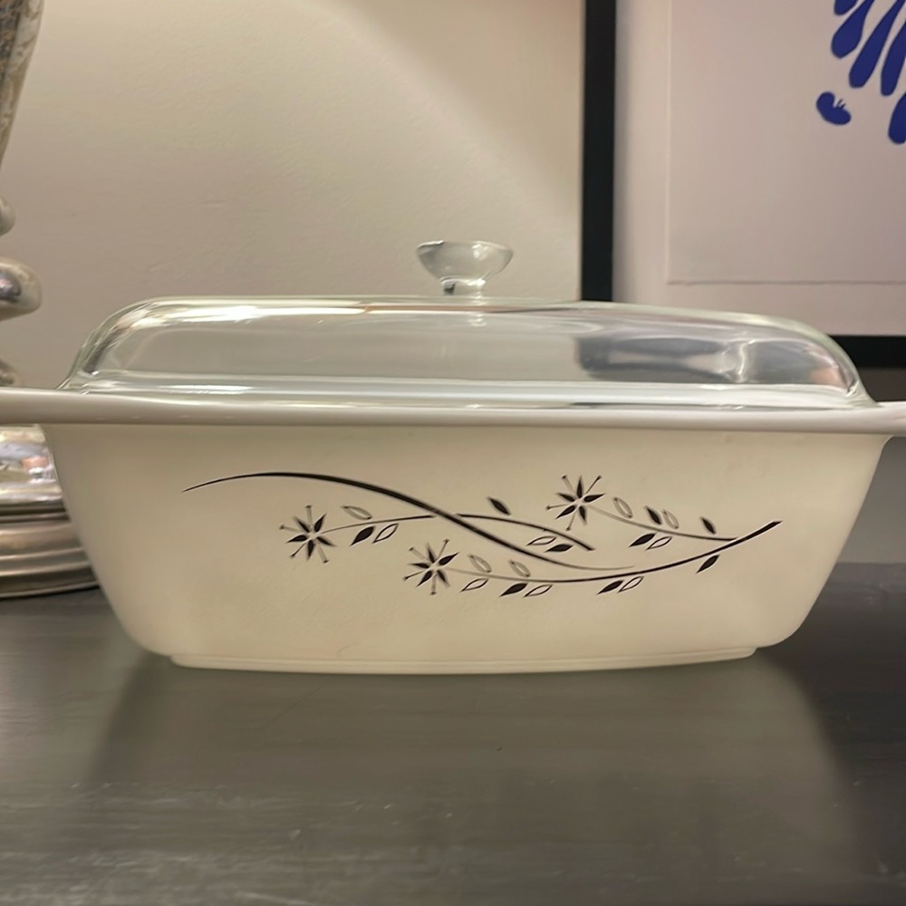 Vintage Pyrex golden honeysuckle 035 with lid